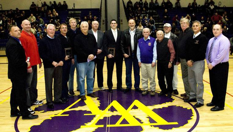 Four inducted into Warwick Basketball Hall of Fame Four former Wildcat basketball players have been inducted into the Warwick Boys Basketball Hall of Fame. Pictured from left to right are: Warwick Valley Athletic Director Greg Sirico; John McCombs, Vito Magdelinskas, Joe Green III (2013 inductee), Dave Filipowski, Joe Green Sr., Wisner Buckbee, Jason Redner (2013 inductee), George Rudy (2013 inductee), Charles Hasbrouck, Rocco Garcia, Mel Langlitz (2013 inductee), Art Quackenbush, Varsity Coach Tom Folino and Junior Varsity Coach Aaron Hasbrouck.