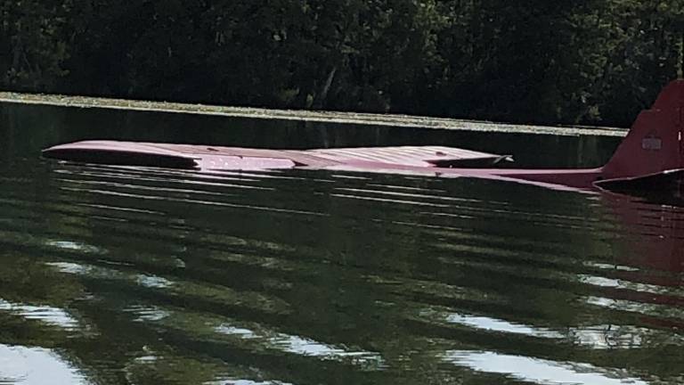 Plane down in Wickham Lake Plane down in Wickham Lake
