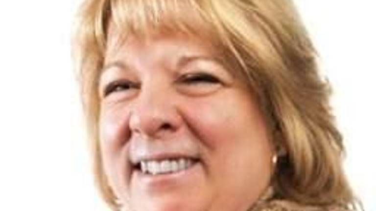 Quickbooks Expert Rochelle Dejong: Outsourcing Your Company's Bookkeeping Quickbooks Expert Rochelle Dejong: Outsourcing Your Company's Bookkeeping