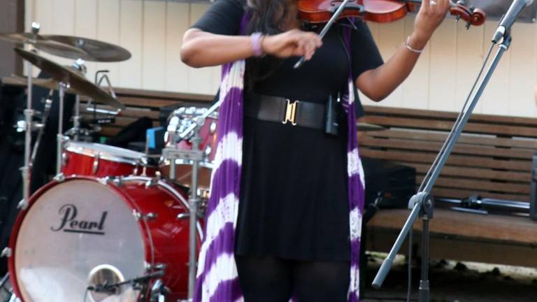 E'lissa Jones Band concert draws another record crowd E'lissa Jones Band concert draws another record crowd