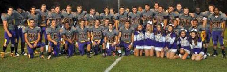 Warwick Valley tops Washingtonville for fifth win Photo by Al Konokowski The 2013 Warwick Valley Varsity football team has 34 senior players while there are five senior cheerleaders.