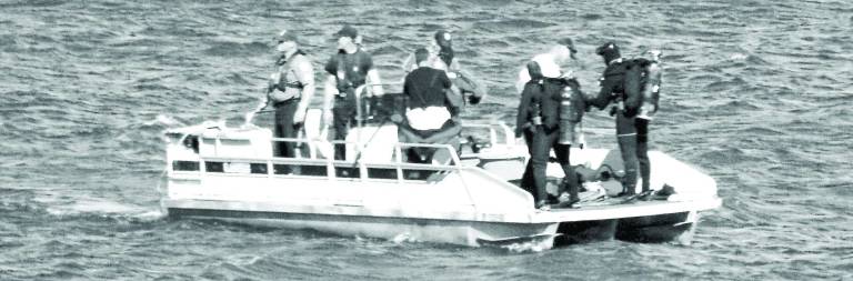 New Jersey man drowns in Greenwood Lake Photos by Ed Bailey Search and rescue divers prepared to go into the water Monday in search of a 40-year-old Paterson man.