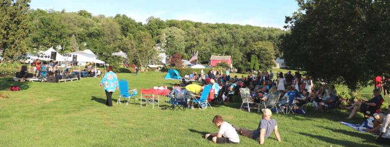 Sunset Concert held at Scheuermann Farms Photos by Roger Gavan There were a few thunderstorm warnings but on Saturday, July 28, it turned out to be a near perfect evening for the Sunset Concert at the picturesque Scheuermann Farms and Greenhouses on Little York Road.