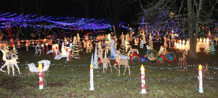 Tis the season of lights View from the road.With more than 50,000 lights and music, no Town of Warwick home attracts more tourists at Christmastime than the home of Vincent Poloniak on Spanktown Road in Florida, NY.