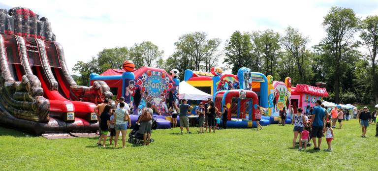 Play for the Park Summerfest raises more than $15,000 Photos by Roger Gavan On Saturday, Aug. 19, the all-day fund raiser featured live music, a car show, craft beer and local wine, food trucks, a variety of vendors, local fire apparatus and lots of games and children’s activities.