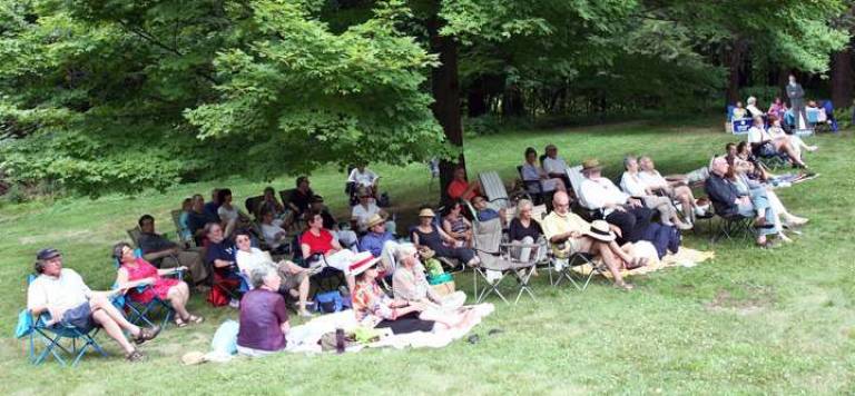 A Picnic for Victory raises $18,000 for Obamas re-election campaign More than 100 people gathered at the home of Geoff and Carole Howard in the village of Warwick on Sunday, July 17, to hear music and inspiring speakers and to support the re-election of President Barack Obama.