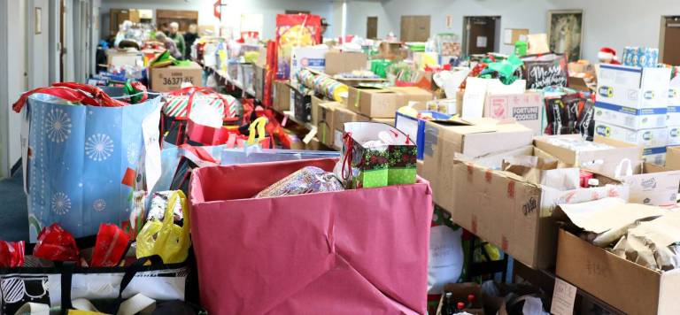 Grateful for Warwick’s Angel Tree Photo by Roger Gavan On Thursday, Dec. 21, approximately 50 volunteers for the Warwick Ecumenical Council collected and distributed 203 Christmas Food Baskets at the Warwick United Methodist Church on 17A and Forester Avenue.