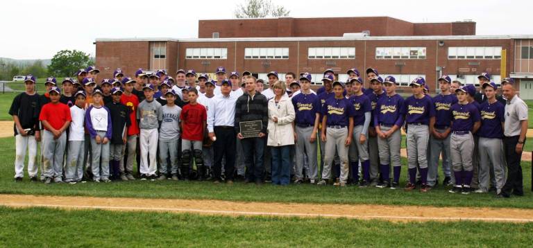 Wildcats rally to defeat Minisink Valley on Kevin Kless Day Kless family pose with the Warwick Valley Varsity Baseball Team as part of the ceremony on Monday honoring Kevin Kless with the dedication of a plaque to his memory on the school baseball dugout.