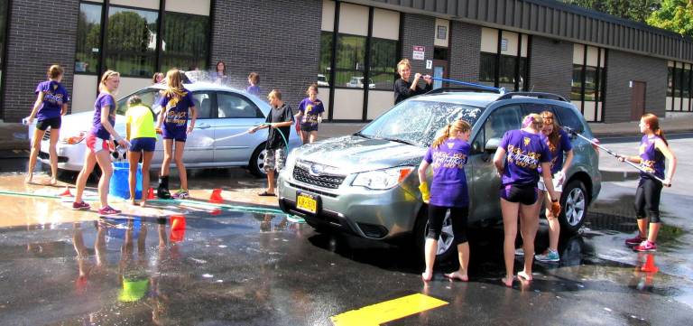 Car wash raises $550 for girls X-country team Car wash raises $550 for girls X-country team