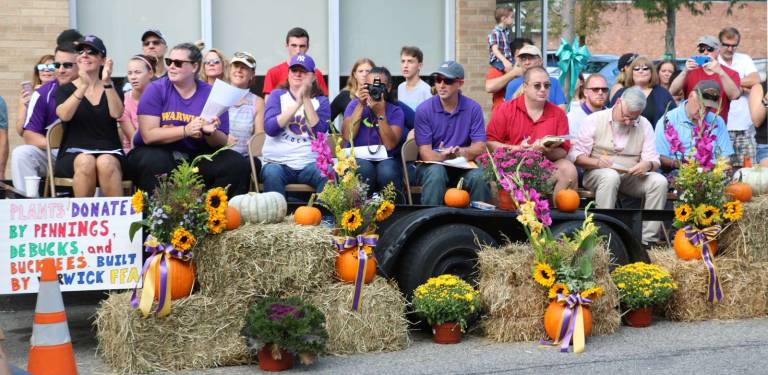 Crowds enjoy Homecoming Day Parade on Main Street Local and school officials, on a stand decorated by members of FFA along with students in the school’s Gloral Design Class, served as judges.