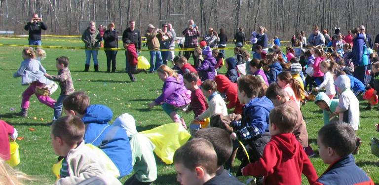 Easter Egg Hunt draws 500 kids Photos by Roger Gavan The children were off and hunting, not only for the ordinary goodies, but also for three þÄúgolden eggs,þÄù one for each age group. And each one of these entitled the lucky child to a special gift bag.