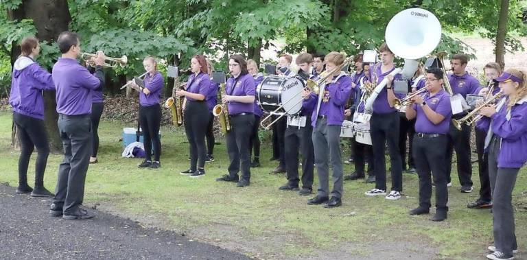 The Warwick Valley High School played The National Anthem.