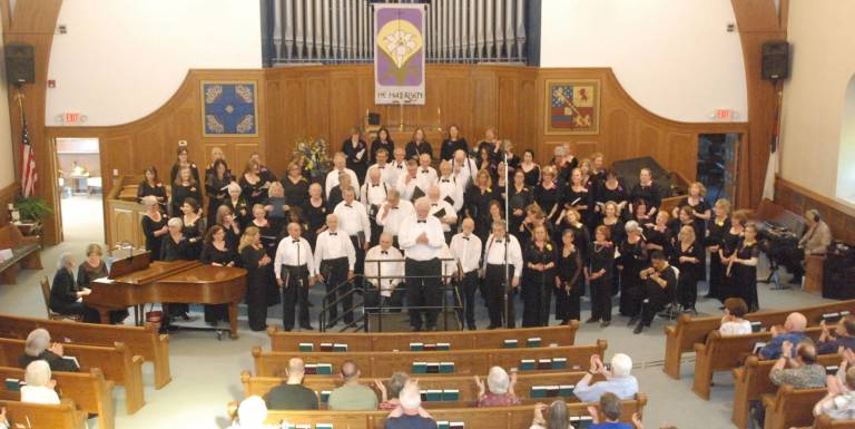 'Cambridge Songs' WARWICK. Warwick Valley Chorale perform at Warwick Reformed Church. Photos by Ed Bailey Conductor Stanley Curtis takes a bow following the Warwick Valley Chorale's concert last Sunday, May 19, at the Warwick Reformed Church.