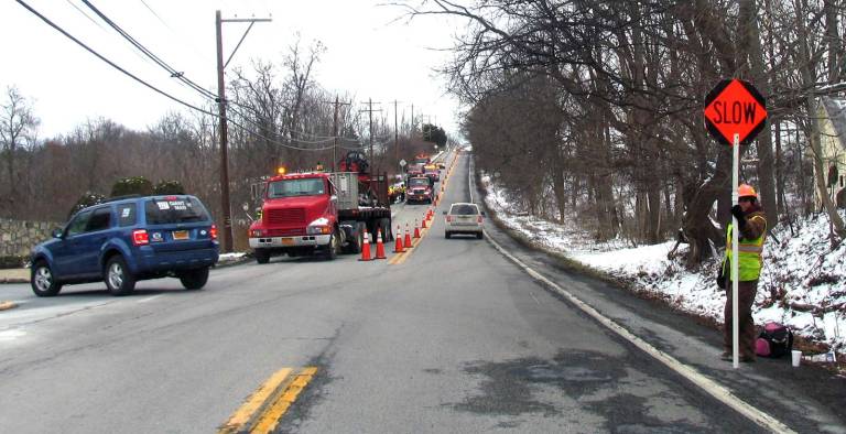 Guard rail replacement underway along Route 17A Photo by Roger Gavan The Elderlee Company has been installing box beam guardrail systems for median and shoulder applications along Route 17A in Warwick.