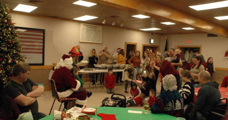 Santa's early touchdown in Greenwood Lake Santa's early touchdown in Greenwood Lake