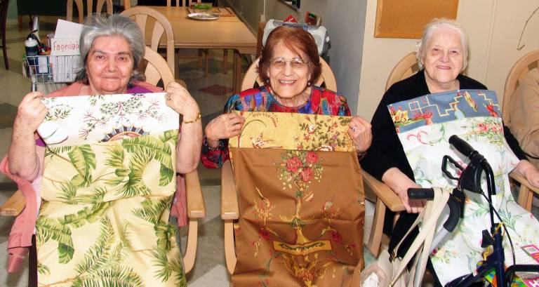 Middle School students present handmade pillow cases to Mount Alverno residents Mount Alverno residents, from left, Yolanda Von Keviczky, Rose Ozello and Eileen Wills are pleased with their new pillowcases.
