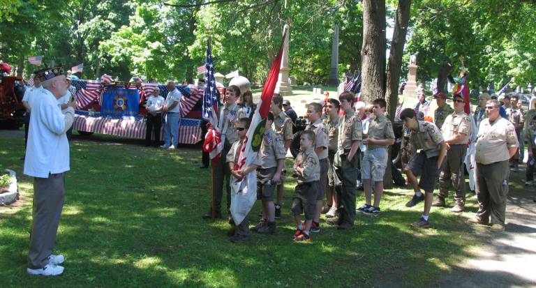 Warwick honors its veterans Photo by Roger Gavan Past American Legion Post 214 Commander Walter Parkinson continued a tradition he began several years ago by walking over to the youngsters, scouts and scout leaders gathered in the cemetery to impress upon them the importance of remembering our veterans. ìYou will be the leaders of tomorrow,î he said, ìYou must insure that all veterans are afforded the benefits and respect they earned.î