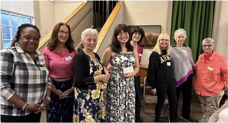 Garden Tour and an award Members of the Warwick Valley Garden Club Committee (from left) Linda Garcia, Robin Sobliech, Marcela Gross (Chair), scholarship recipient Angie Ortiz, Mary Berrigan, Karen Fisher, Bettye Hill and Nancy Colgan.