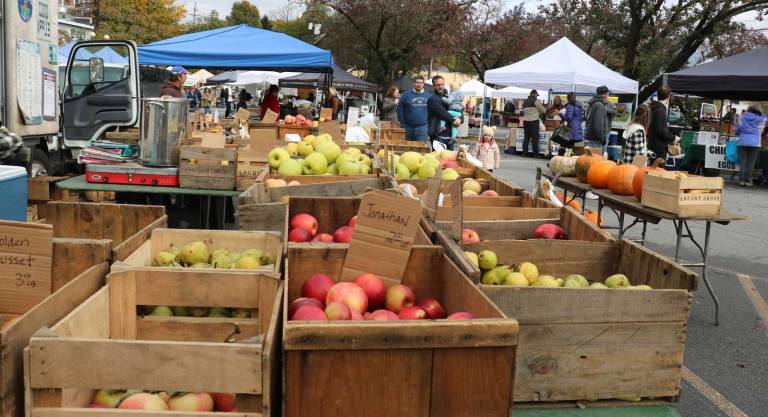 Farmers Market to remain open every Sunday until Nov. 18 for Thanksgiving Day shopping The market officials and vendors say customers will find everything they need for their Thanksgiving Day celebration.