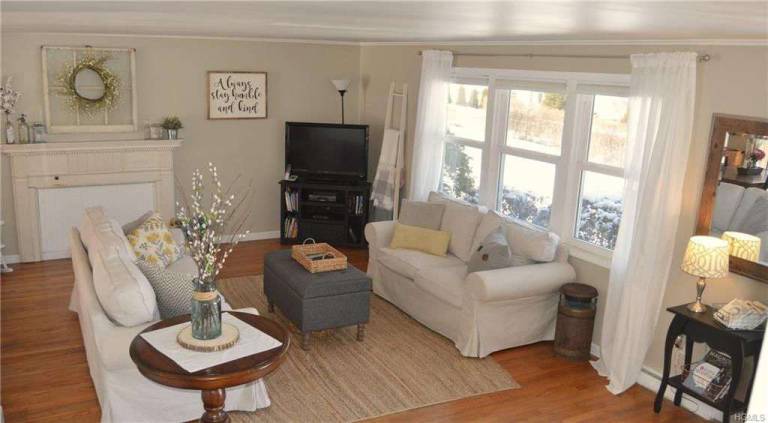 This home aims to please This home aims to please