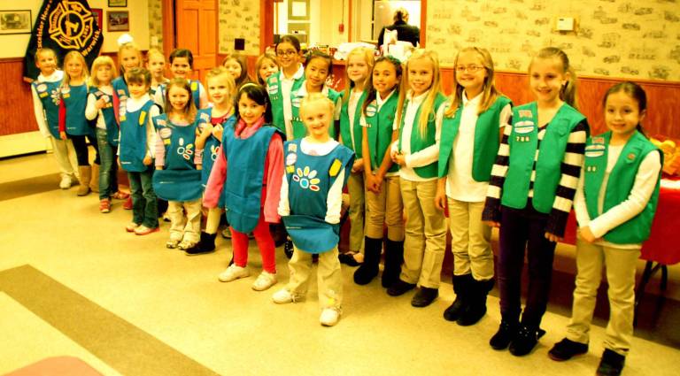 From young to old: Thanks Photo by Ed Bailey Girl Scouts Daisy Troop #104 and Junior Troop #786 hosted an early Thanksgiving meal on Tuesday evening, November 20, for members of the Warwick VFW Post 4662.
