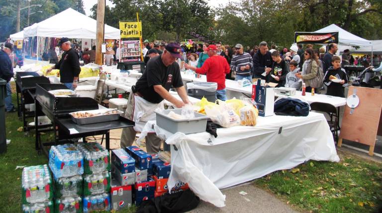 Applefest draws thousands - again Photo by Roger Gavan Volunteers from Goodwill Hook and Lader Co. serve hamburgers and hot dogs.