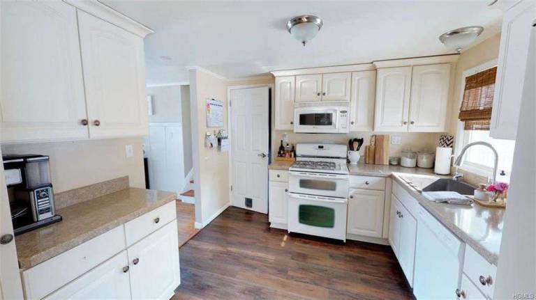 This home aims to please This home aims to please