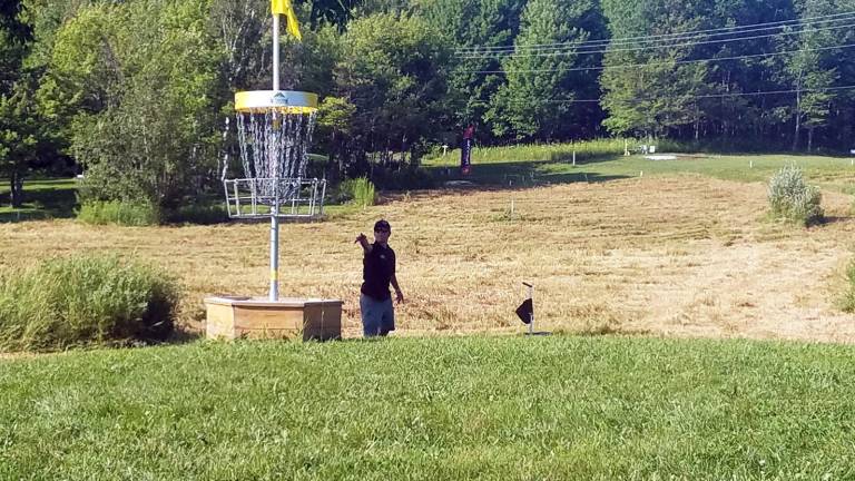 Zack Doyle's successful 30-foot uphill putt for Par 4 on the difficult 775-foot finishing hole, Hole #18 at Fox Run. This putt clinched solo third place for him.