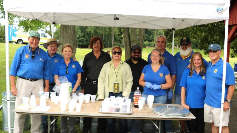 Annual Senior Barbecue held during near perfect weather at Warwick Town Park Annual Senior Barbecue held during near perfect weather at Warwick Town Park