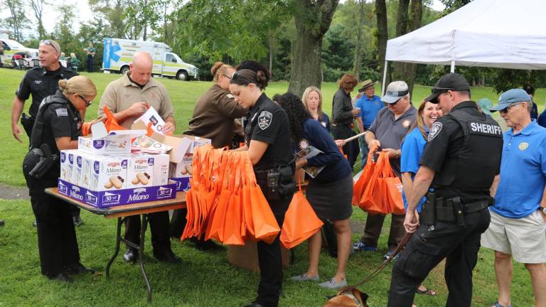Annual Senior Barbecue held during near perfect weather at Warwick Town Park Annual Senior Barbecue held during near perfect weather at Warwick Town Park