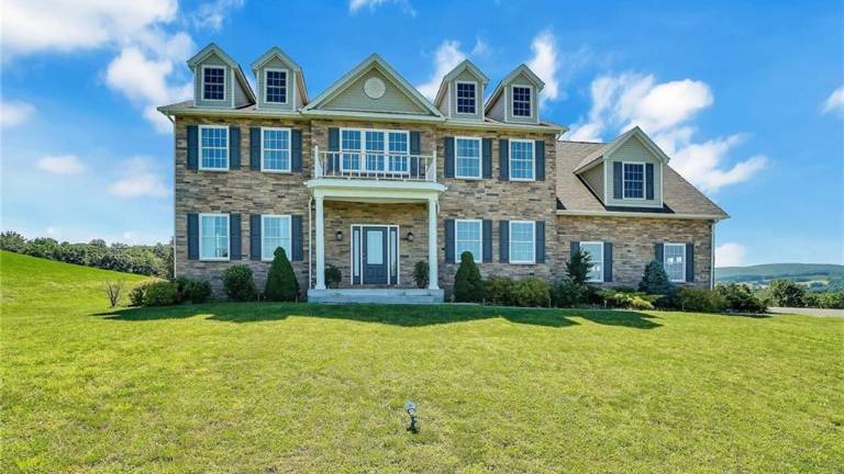 Welcome home to Pelton Crossing Welcome home to Pelton Crossing