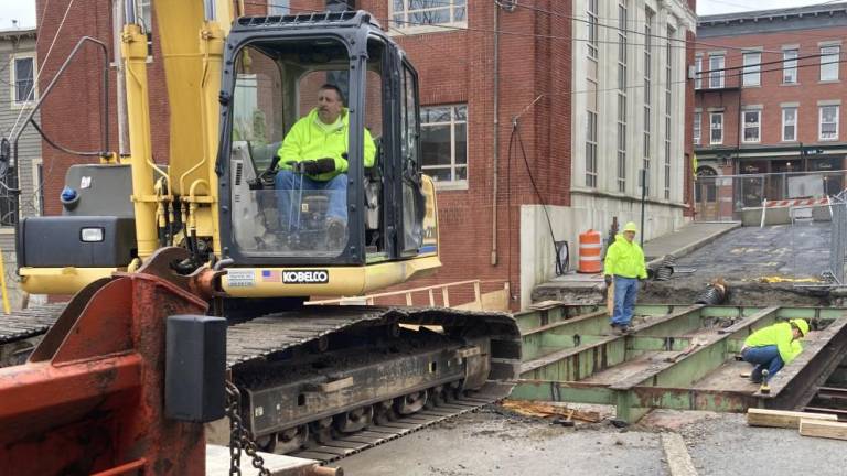 Work on Bank St. bridge begins