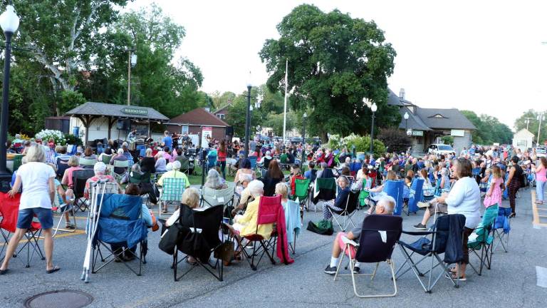 E'lissa Jones Band concert draws another record crowd E'lissa Jones Band concert draws another record crowd
