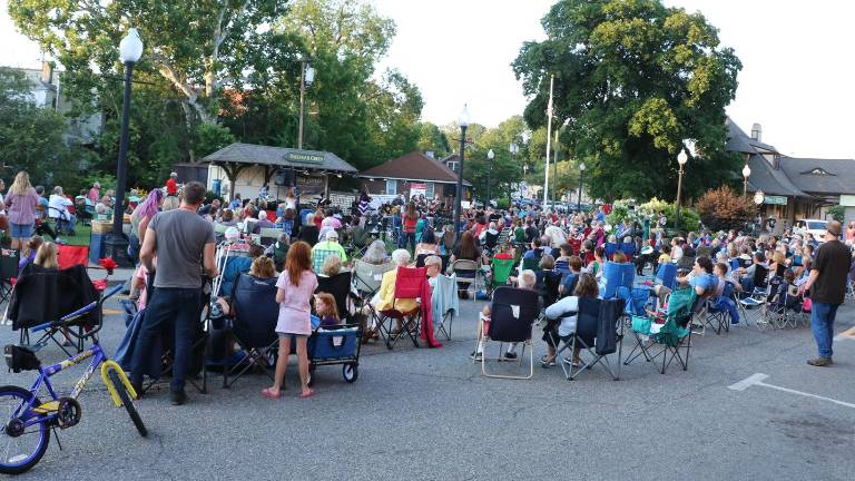 E'lissa Jones Band concert draws another record crowd E'lissa Jones Band concert draws another record crowd