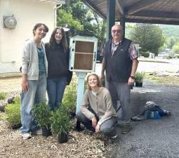 L to R: Morgan Pilieri, Meghan Tennant, Flora Gilley, and Mayor Tom Howley pose in front of the Little Laker Library.