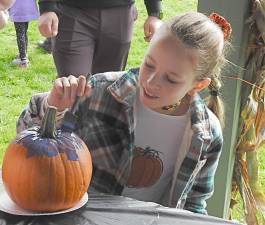 Pumpkinfest brings thousands to Pine Island Park