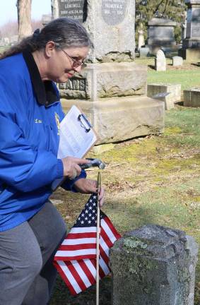 American Legion Post 214 Commander Laura Smykla chaired the operation for the Flag Placement Committee.