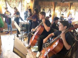 Wire Choir is an unconventional orchestra comprised of students in grade 5-12 in Warwick who play pop, rock and hip-hop music under the direction of E’lissa Jones. They recently played a fund raiser at the Landmark Inn.