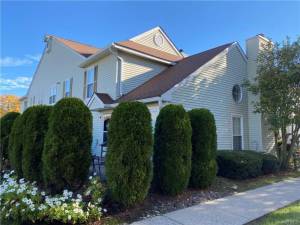 Townhouse in desirable Homestead Village