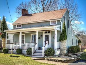 Charming, sturdy saltbox home