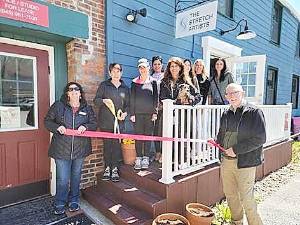 Stretch Artists cut ribbon for new business