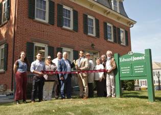 Edward Jones opens new teaming office