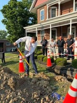 The Village of Florida buries a time capsule to commemorate America’s 250th birthday.