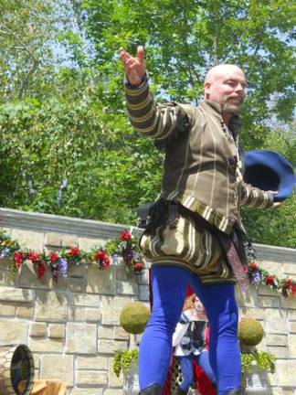 Don Kilcoyne performs in the "Mayor's Show."