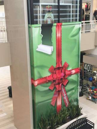 From Deals to Decorations, the Galleria at Crystal Run Does the Holidays Big
