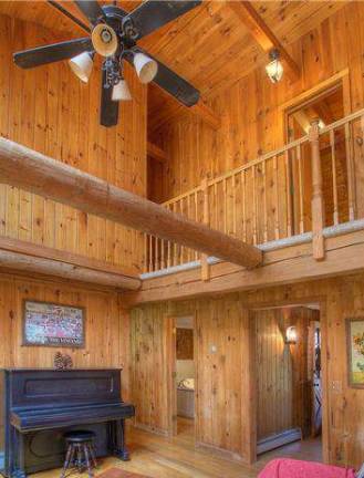 Sugar Loaf log home is captivating