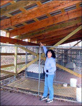 Advertiser story prompts volunteer restoration of kennel roof