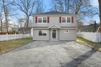 This Greenwood Lake gem is move-in ready