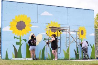 Youth from Sunriver Health-The Alamo Community Center. Photo by Robert G. Breese.