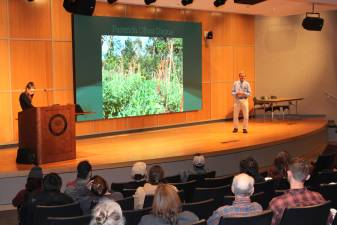 Ernst Götsch discusses syntropic agroforestry at CCE event.